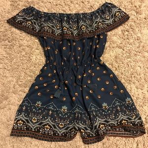 Xhilaration Off-Shoulder Romper Size L